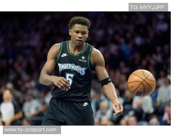 爱德华兹首节狂砍14分半场高效9中7三分命中2记助攻4次表现抢眼